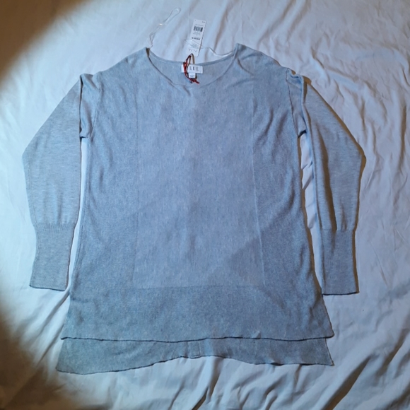 Bow back tunic length sweater - Picture 2 of 14